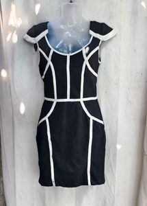 212510. Chic Black & White Sheath Dress