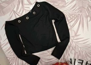 Black Off-Shoulder Cropped Top