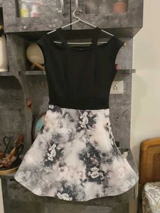 Chic Black &amp; Floral Mini Dress