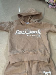 Comfortable Hoodie with "Great Thinker" Print