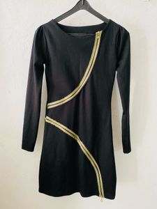 Elegant black bodycon dress with gold zip