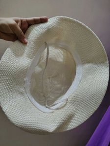 Stylish White Woven Sun Hat with Chain Detail