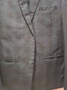 Men suit with hanger (free delivery)offer accepte