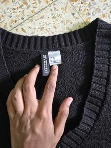 V-Neck Cropped Sweater