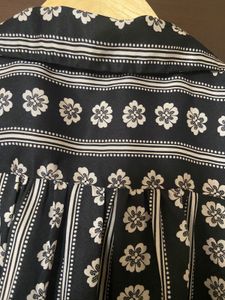Chic Floral Striped Button-Up shirt (S)