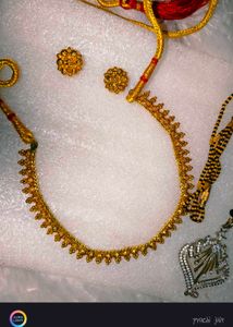 Elegant Gold Necklace and Earring Set with diamond