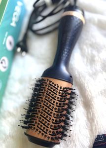 VEGA Volumizing Hair Dryer Brush