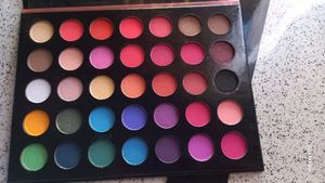 35 Different Colour Eyeshadow Palette