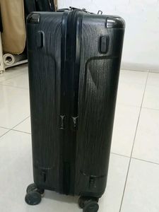 Samsonite Black Spinner Suitcase