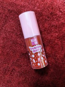 Elle 18 Cosmetic Bundle