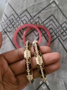 Set of 4 Fashionable Bangles