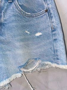 zara | Light Wash Distressed Denim Shorts
