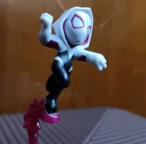 Kinder Joy Marvel spider gwen Action Figure