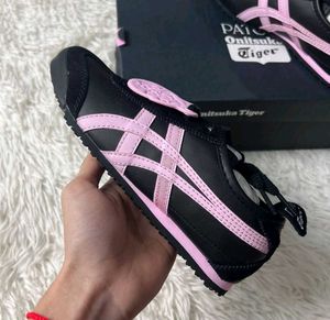 Onitsuka girls