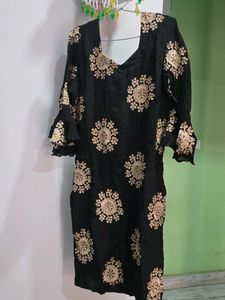 Elegant Black Embroidered Kurta
