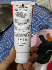 2 dreses and new face wash free