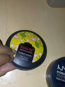 Assorted Compact Powders with free container