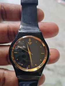 Classic Black & Gold Wristwatch