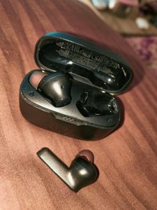 JBL Cool Earbuds.... In Good Condition And Like New... Only 5 Months Old ..