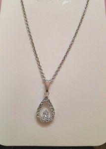 Minimalistic Teardrop Pendant Necklace