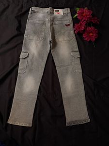 Stylish Light Wash Cargo Jeans