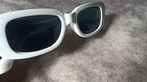 Trendy rectangular sunglasses