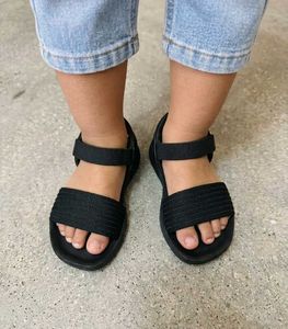 Comfortable Black Strap Sandals