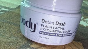 Moody Detan Dash Facial Exfoliating Mask
