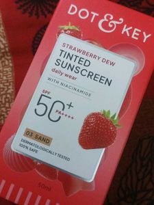 Dot &amp; Key Strawberry Tinted Sunscreen SPF 50