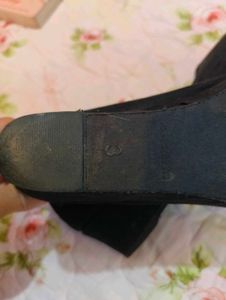 Black wedges