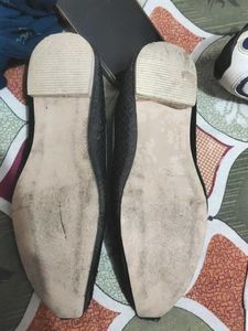 Stylish Black Juttis for Men