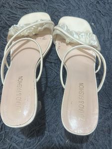 Elegant Ruched Strap Flat Sandals