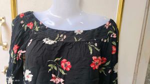 Chic Off-Shoulder Floral Crop Top