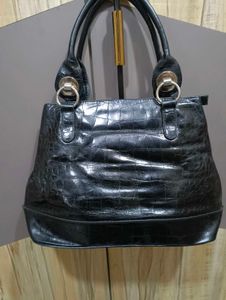 Chic Black Croc Embossed Handbag