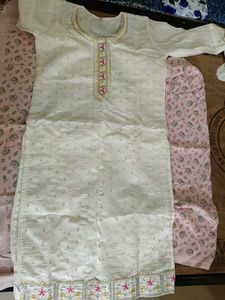 Elegant Off-White Kurta Set with Embroidery