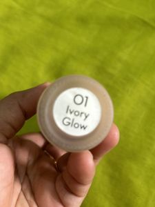 Mamaearth Glow Serum Foundation Vitamin C