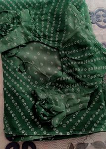 Elegant Green Bandhani Saree with Blouse