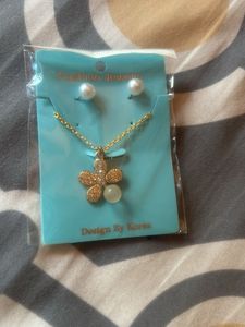 Elegant Flower Pendant Necklace & Earrings Set