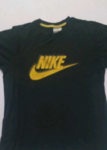 Vintage Nike bottle green tshirt