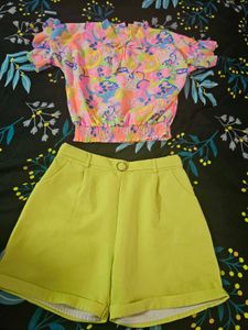 super vibrant Peppermint top with shorts