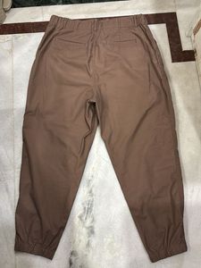 UNIQLO’s Brown Joggers Trousers