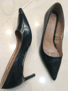 Elegant Black Pointed-Toe Stiletto Heels