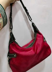 Chic Red &amp; Black Shoulder Bag
