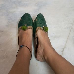 Green Mojari