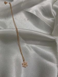 Delicate Pearl Flower Necklace
