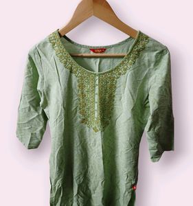 Women Self Design Pure Silk Straight Kurta