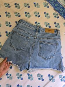 Stylish Denim Cut-Off Shorts