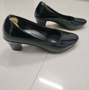 Formal Black Pumps