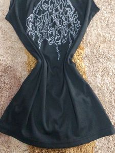 Sleeveless Graphic Print Mock Neck Top