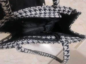 Chic Houndstooth Tote Bag
